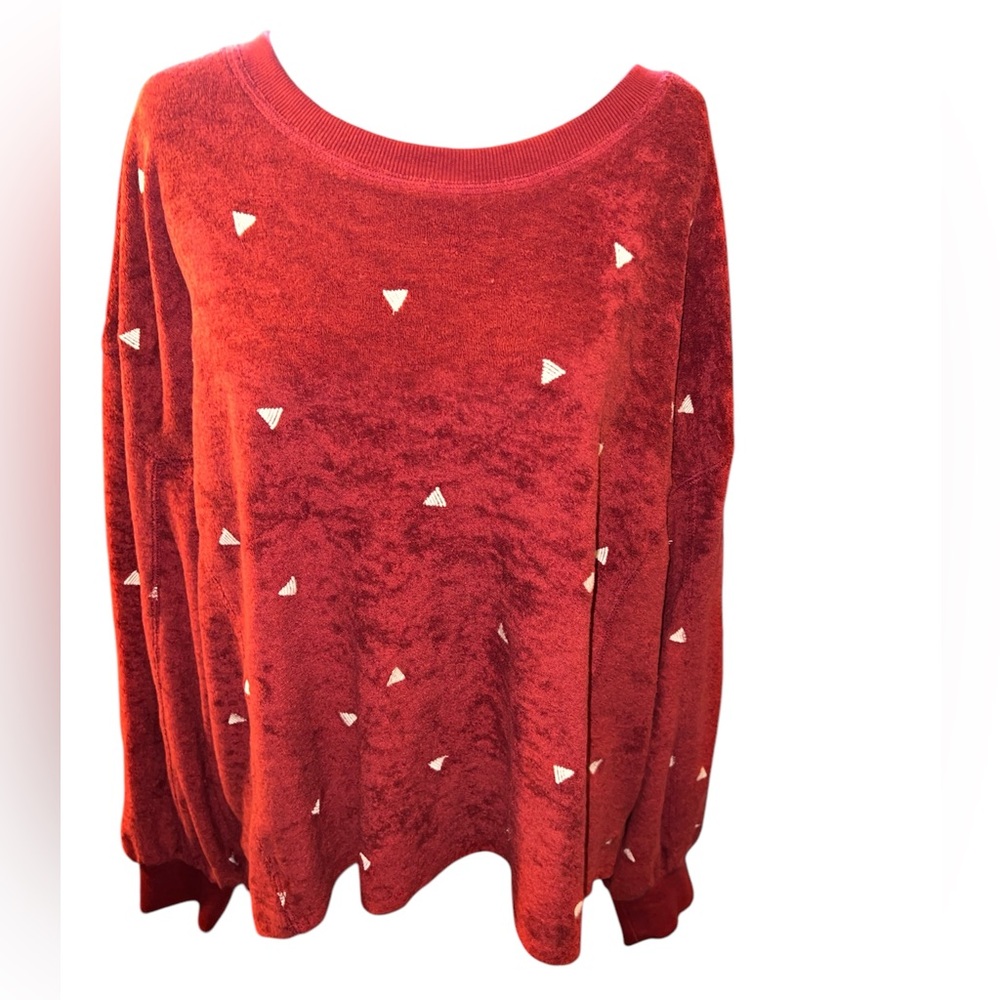 Wonderly Studio pull over top. Burgundy color with small cream triangles